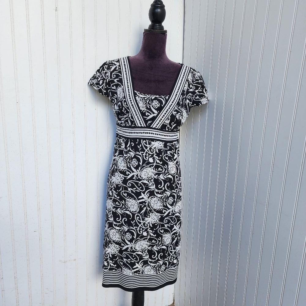 Ann Taylor LOFT Shift Dress Floral Cap Sleeve Empire Waist Black White Stretch 6